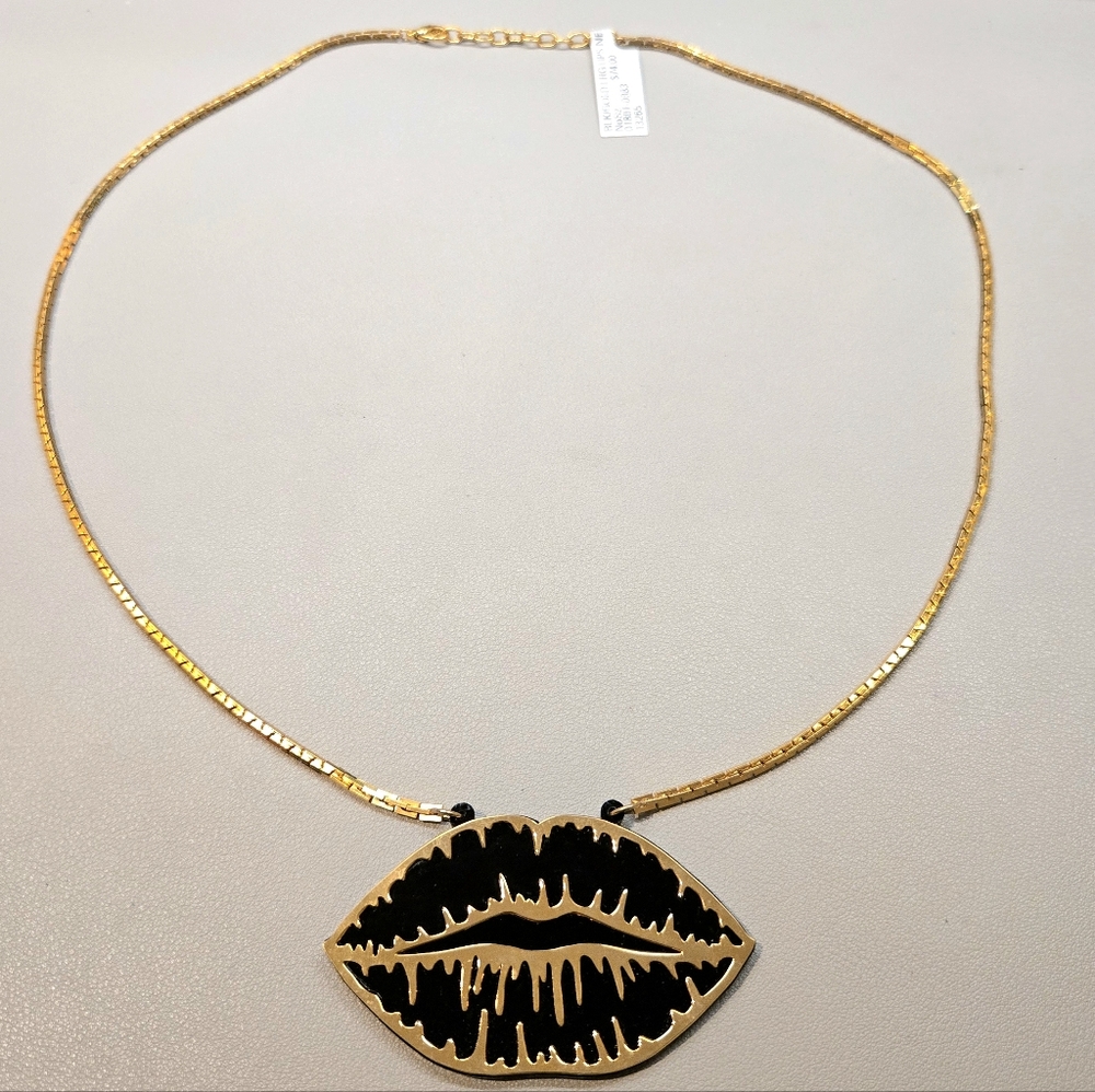 New W Tag Big Lip Necklace Black Gold Statement Necklace Unique Pop